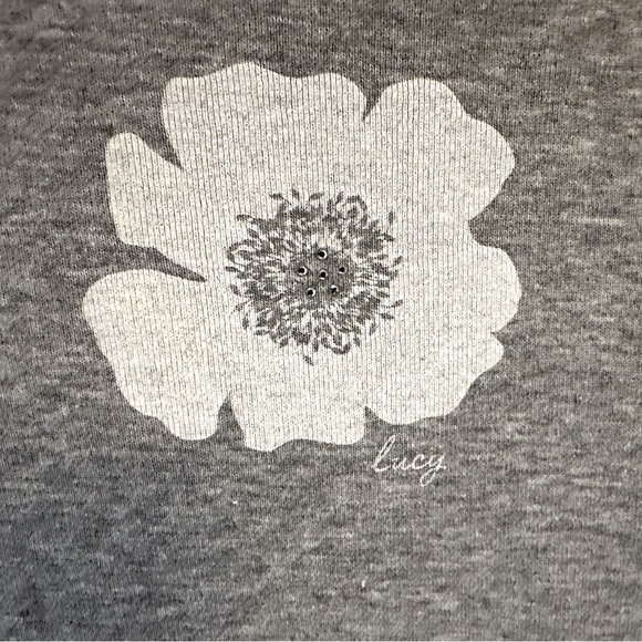 GUC - Tee Shirt (Gray) with White Center Flower with Tiny Rhinestones (L) - Picture 3 of 8